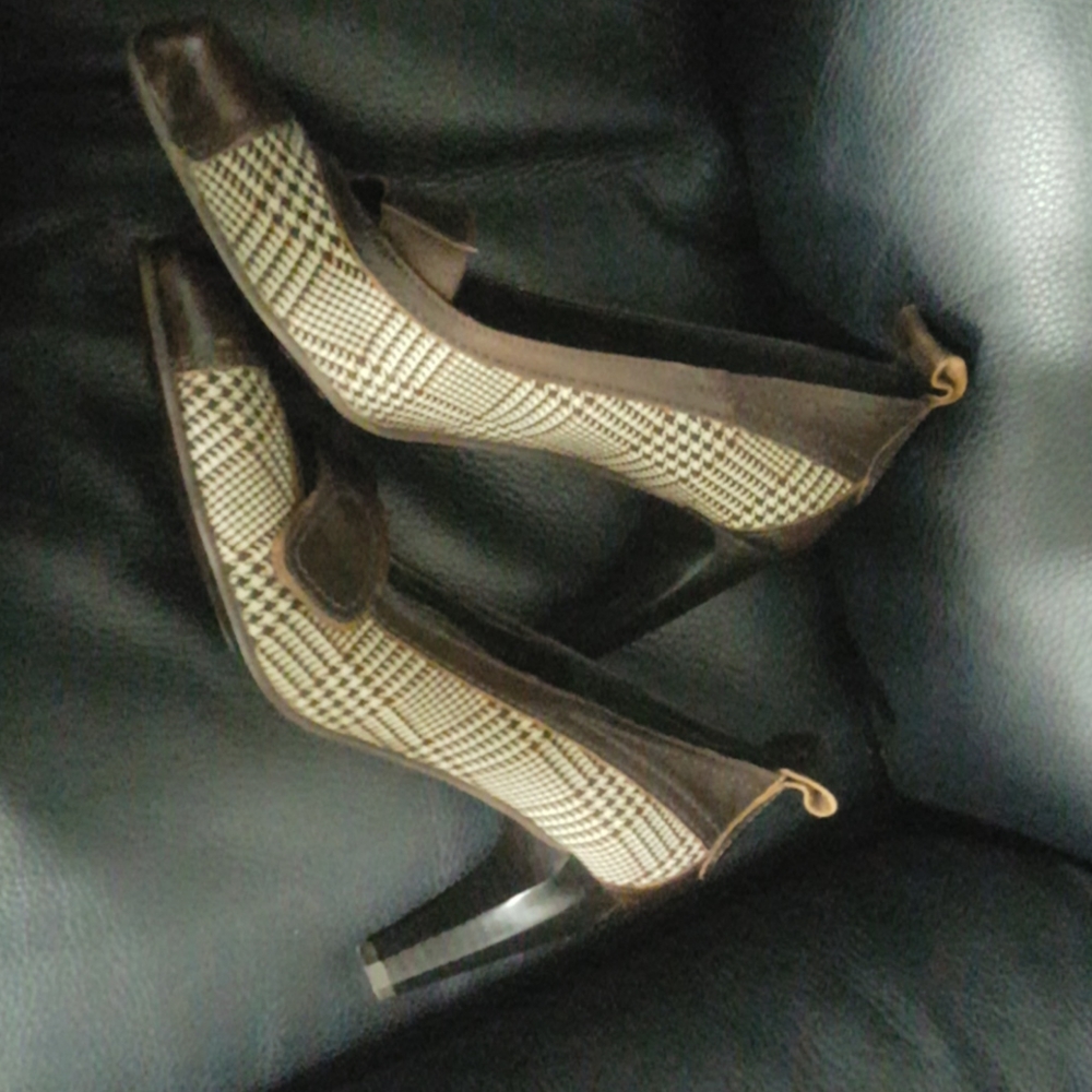 Ginita. Portugal brown plaid heels. 40 EU